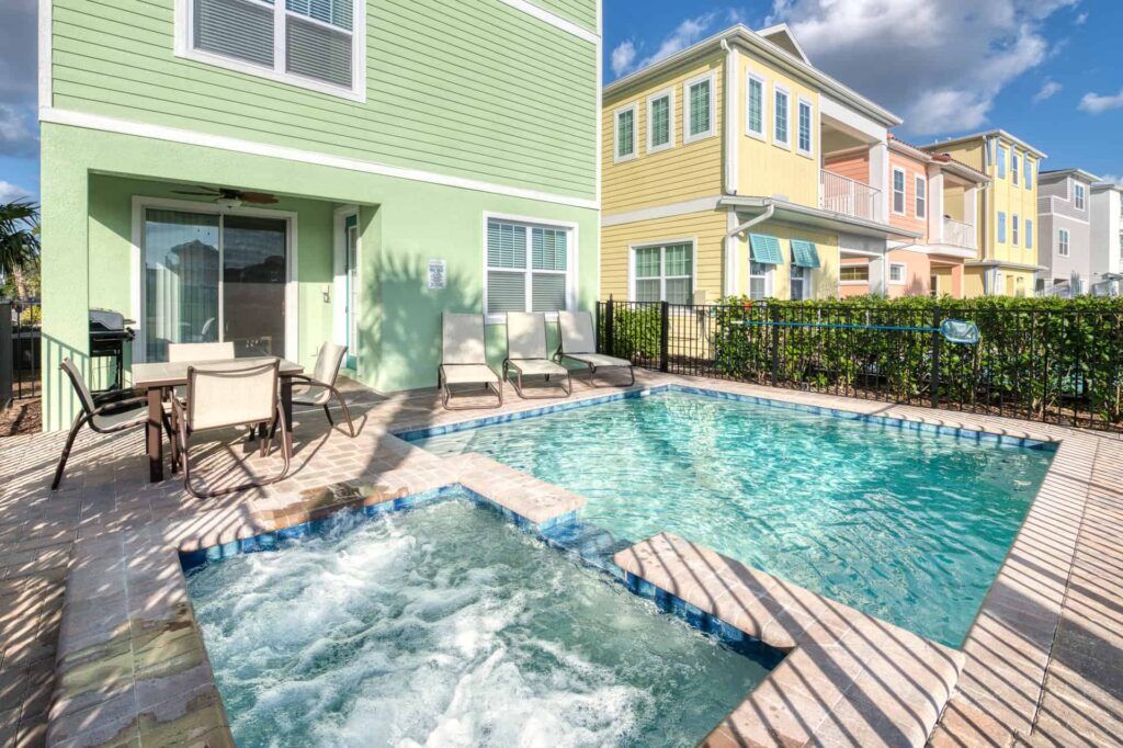 Cour privée de 4 chambres Elite Cottage avec piscine et bain à remous